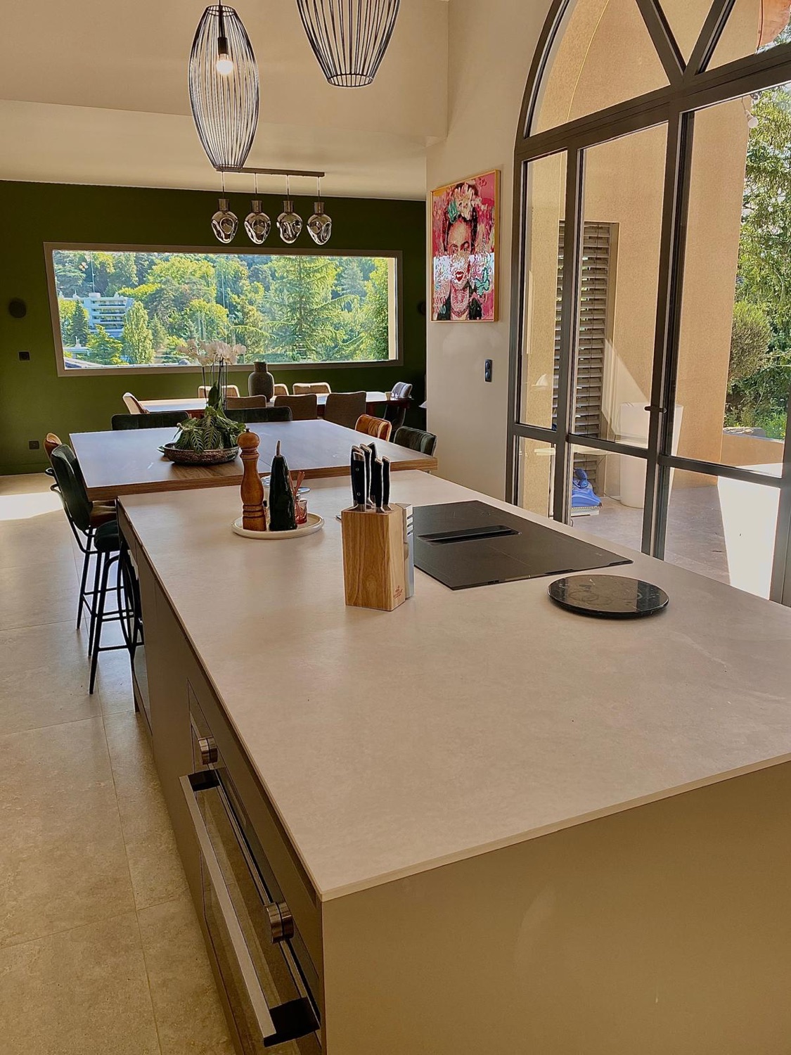 Cuisine ouverte sur verrière cintrée